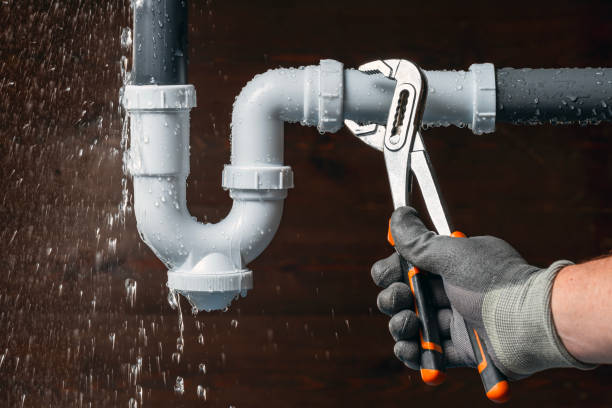 Professional Emergency Plumber technician working in Richmond, MI